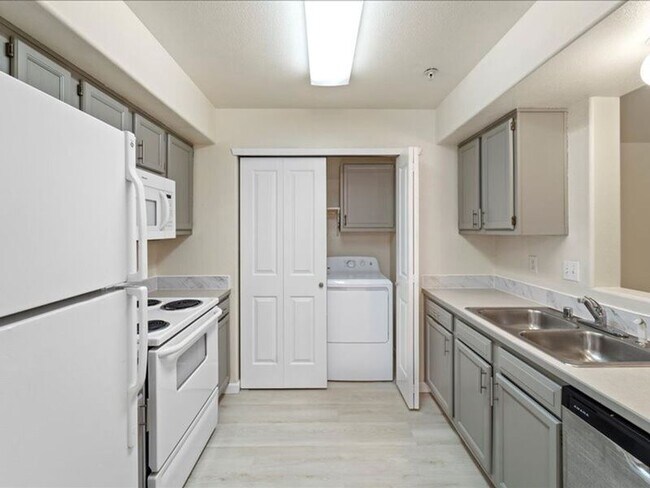 Building Photo - 6405 Chapel Hill Blvd