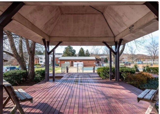 Building Photo - 125 Clubhouse Dr SW