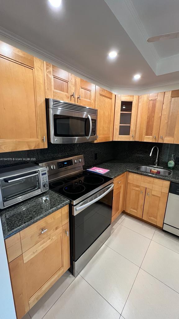 Primary Photo - 20500 W Country Club Dr