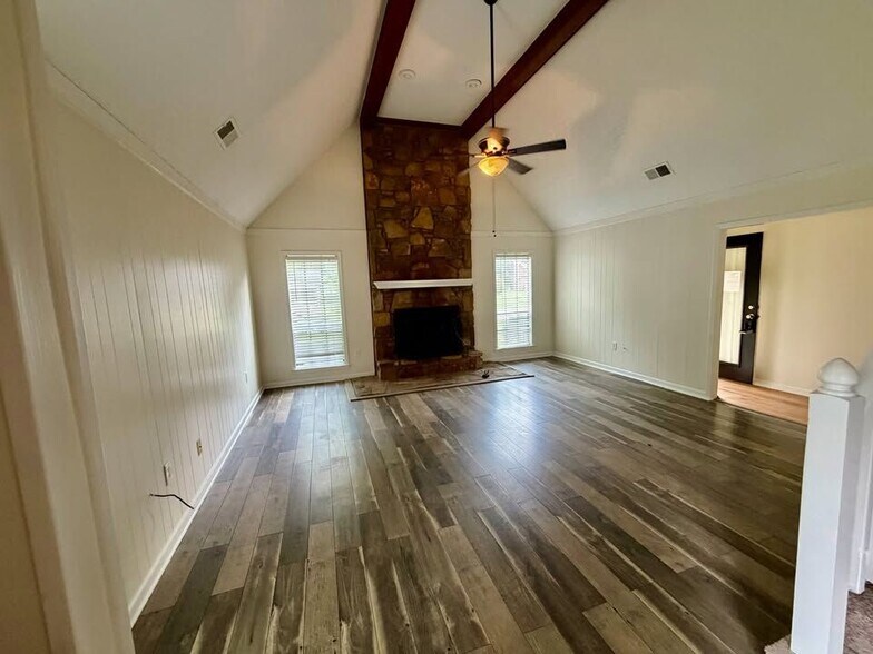 Building Photo - 9161 Gainsborough Dr