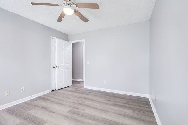 Building Photo - Well-Maintained 3BR, 2BA Home with 1-Car Garage