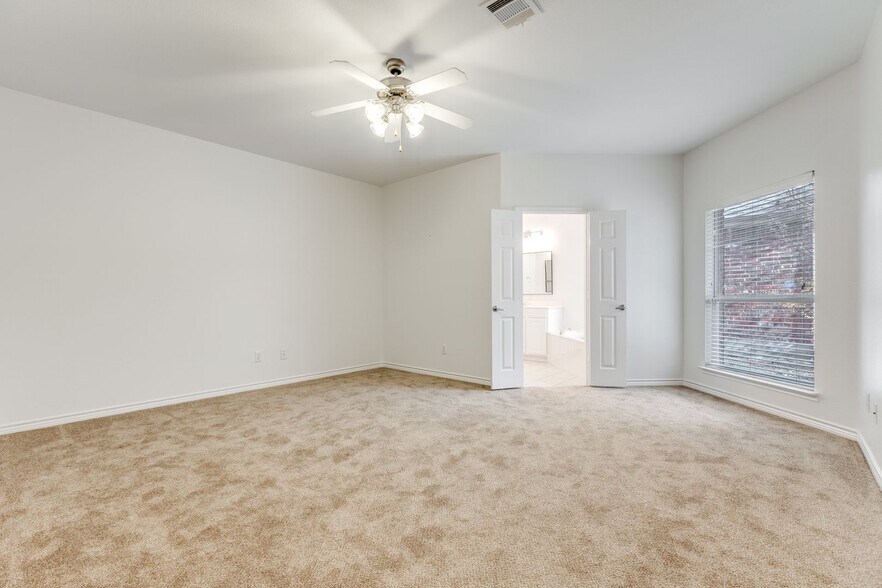 Building Photo - 9440 Park Garden Dr