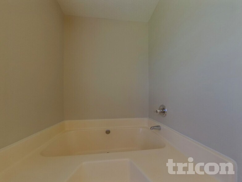 Building Photo - 300 Willow Forks Ct