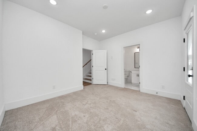 Building Photo - 4806 Cochran St