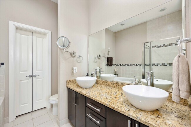 Building Photo - 2110 Shearn St