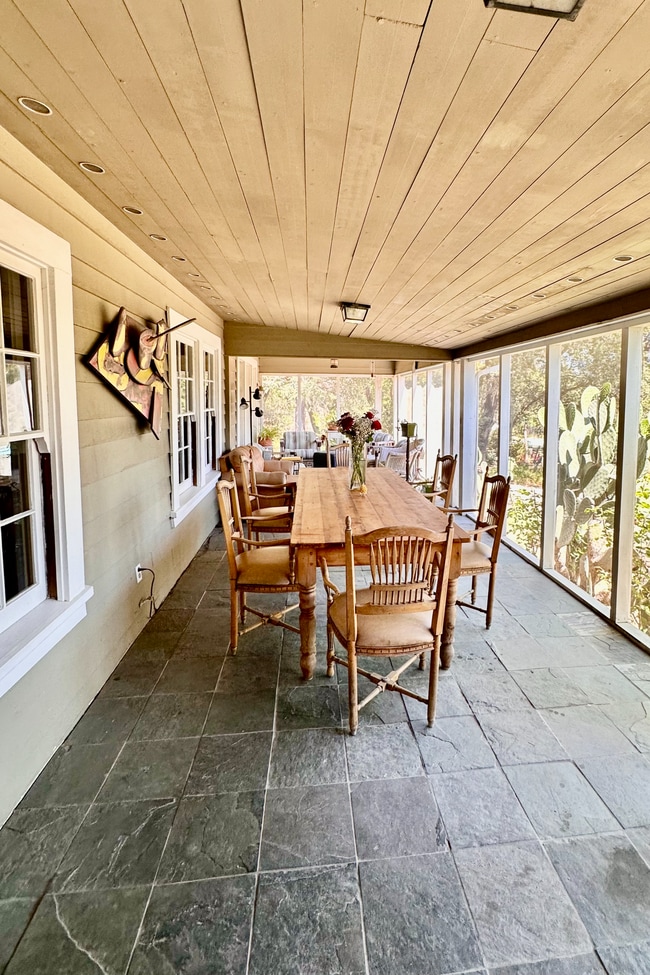 Building Photo - 2499 Madrona Ave