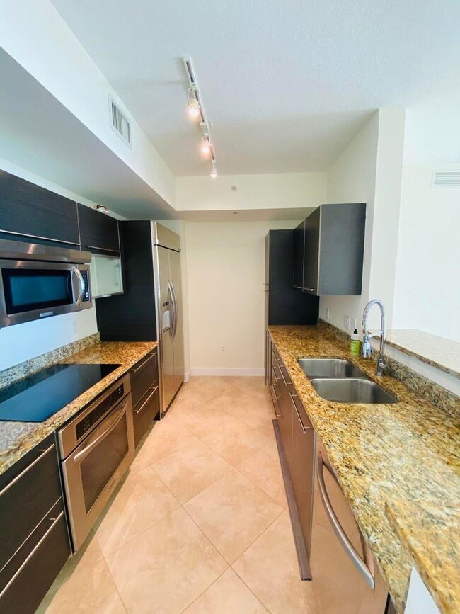 Building Photo - 550 Okeechobee Blvd