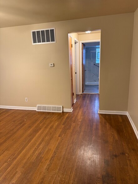 Living room photo 2 - 1064 Anderson Ferry Rd