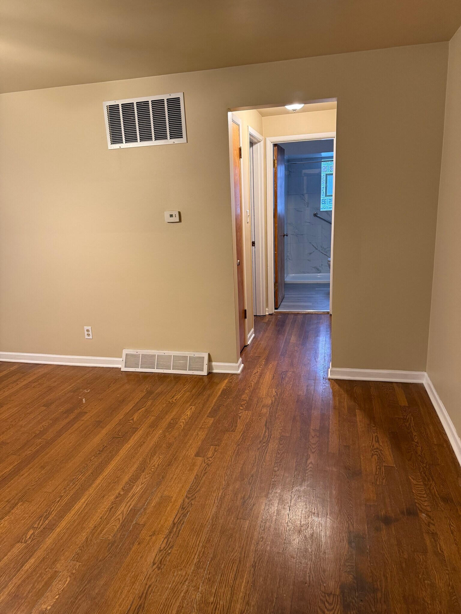 Living room photo 2 - 1064 Anderson Ferry Rd