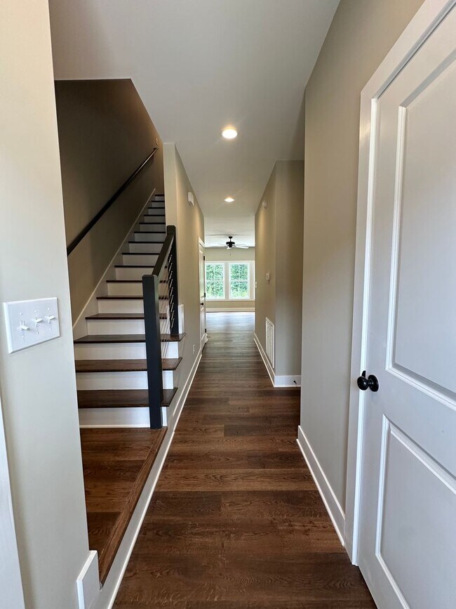 Building Photo - Beautiful new townhouse located in the new...