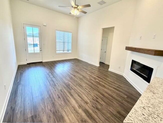 Building Photo - OPEN HOUSE! Now Leasing a 5-Bedroom 3 Bath Home in Horn Lake, MS.