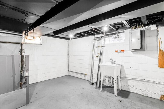 Building Photo - 17302 Sumner