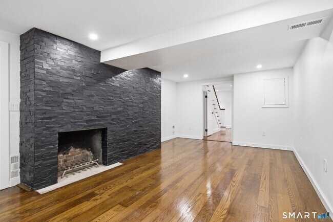 Building Photo - 1 Tulip Tree Ln