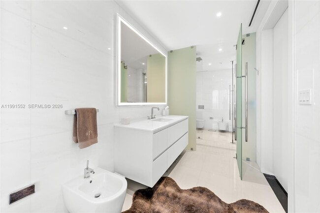 Building Photo - 300 Biscayne Blvd Way