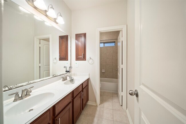 Building Photo - 3906 Orchard Springs Ct
