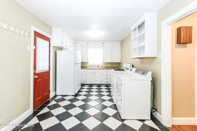 Building Photo - 2414 30th St