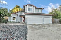 Building Photo - 805 Hawk Ct