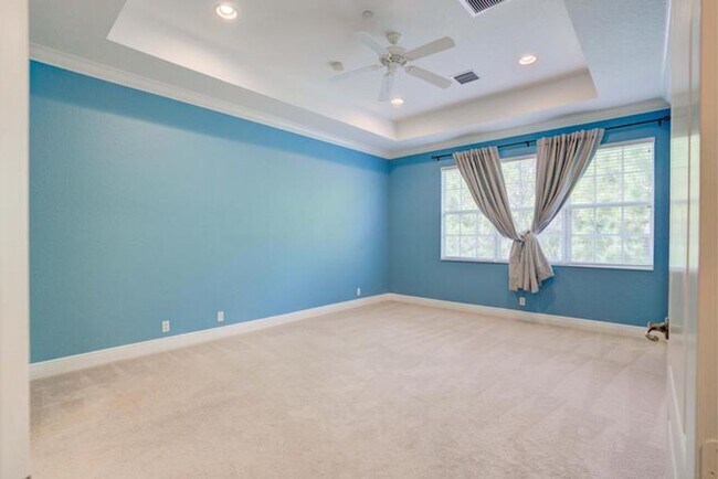 Building Photo - 5113 Artesa Way W