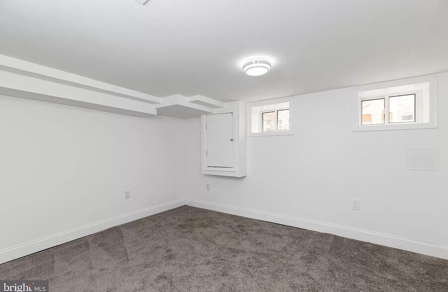 Building Photo - 1630 N Bond St