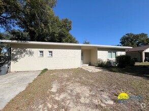 Building Photo - Quaint 3 Bedroom Home in Valparaiso