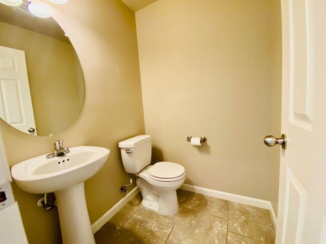 Building Photo - $2,250 DeWolf & Barstow, 3 Bedroom - Joy Dr, Clovis / Community Pool