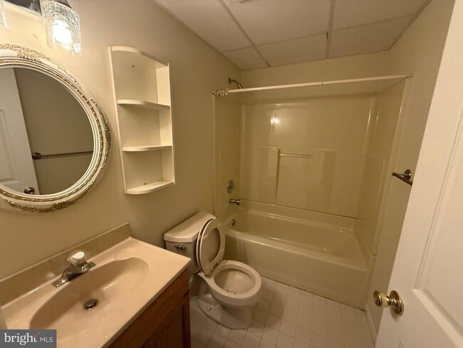 Building Photo - 101 Tarks Ln