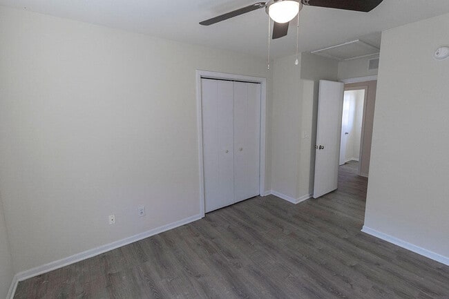 Building Photo - 5000 Derby Ridge Dr