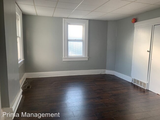 Building Photo - 2200 E 5th St