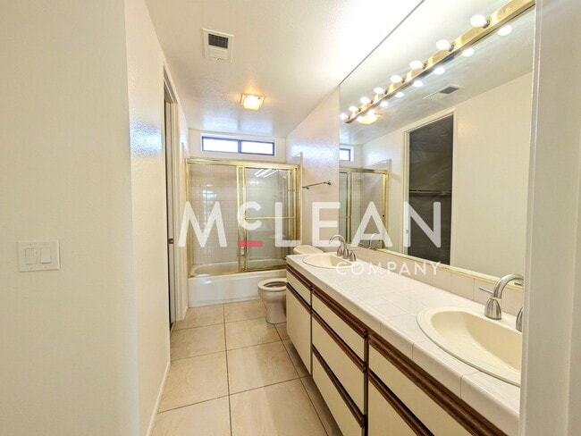 Building Photo - Beautiful Dual Primary Suite 2-Bedroom Condo in the Desert Princess Community