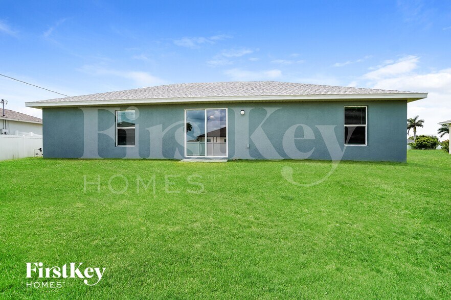 Building Photo - 1113 NW 1st Ave