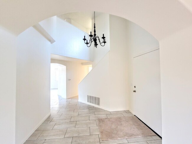 Building Photo - Pool House By Temecula Mall- Just Pure Ele...