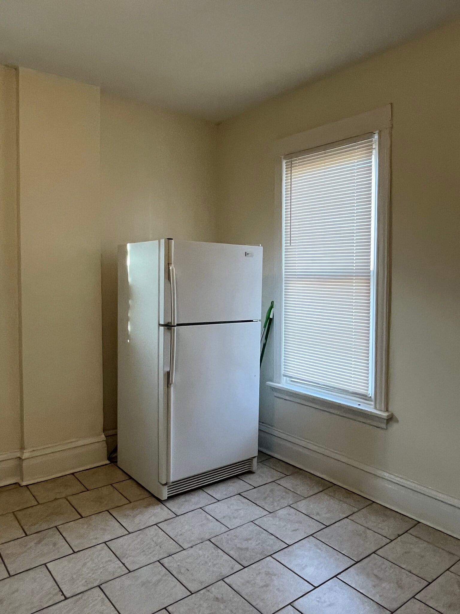 Ktichen - 6714 S Justine St