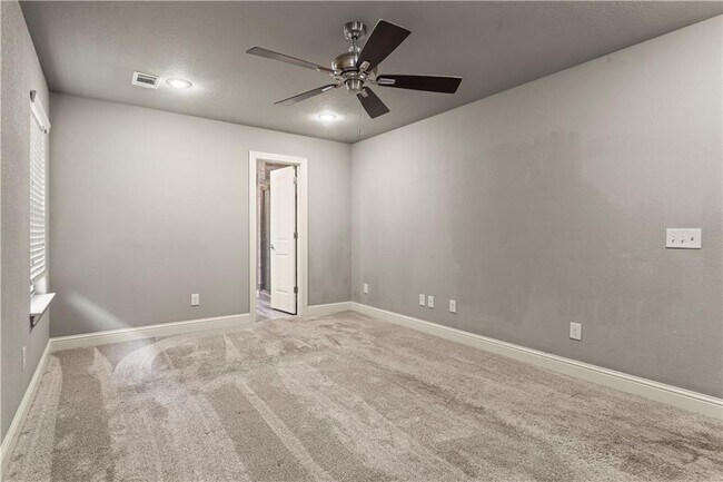 Building Photo - 3205 SW Riverstone Ave
