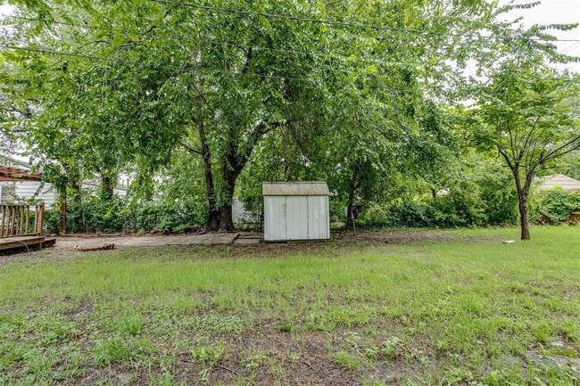 Building Photo - 516 E Rickenbacker Dr