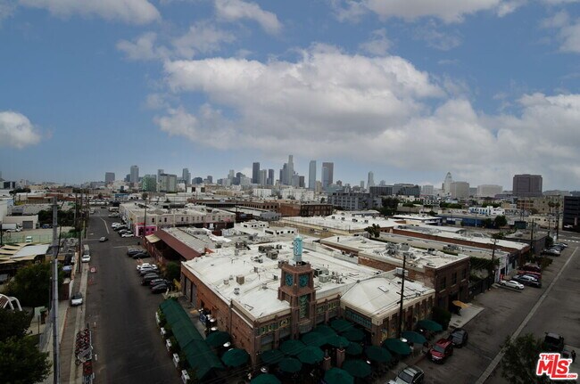 Building Photo - 527 Molino St
