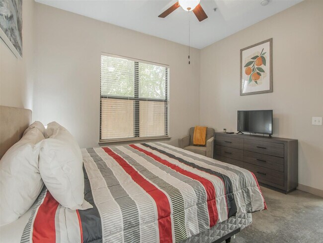 Building Photo - 2344 Camden Dr