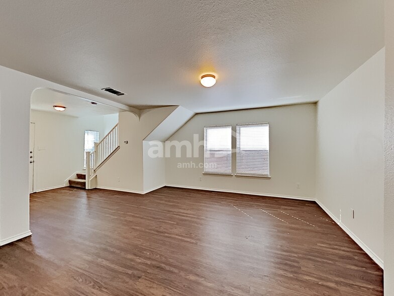 Building Photo - 742 Pinafore St