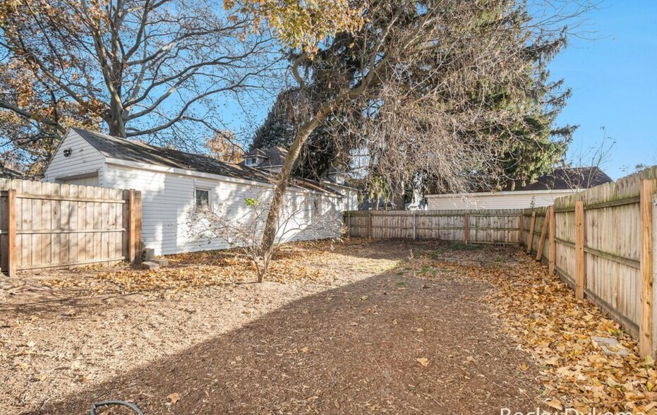 Building Photo - 778 Eleanor St NE