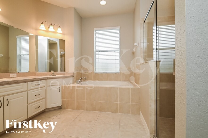 Building Photo - 8314 Greystone Dr