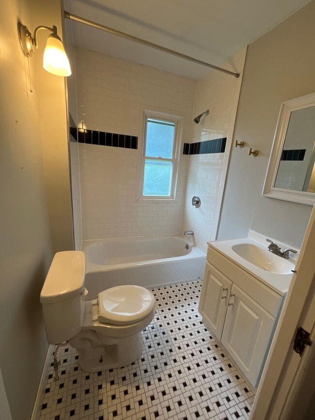 Building Photo - 337-339 Mithoff