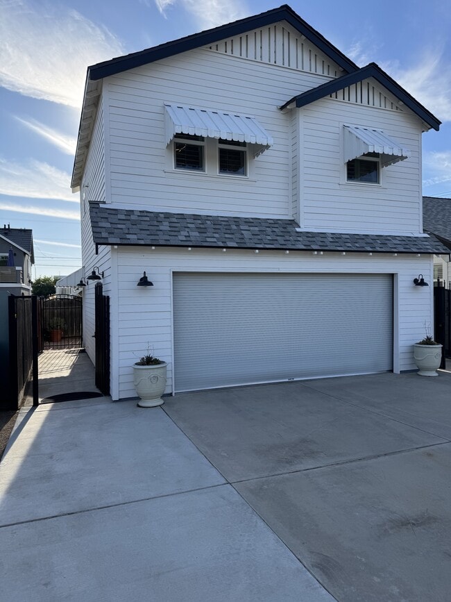 Building Photo - 848 3rd St