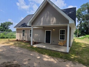 Building Photo - JUST REDUCED! Walk to the Stadium-Olympia!