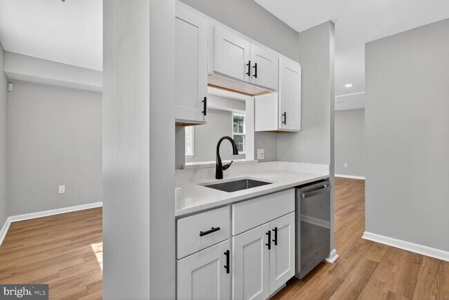 Building Photo - 1008 Rittenhouse St NW
