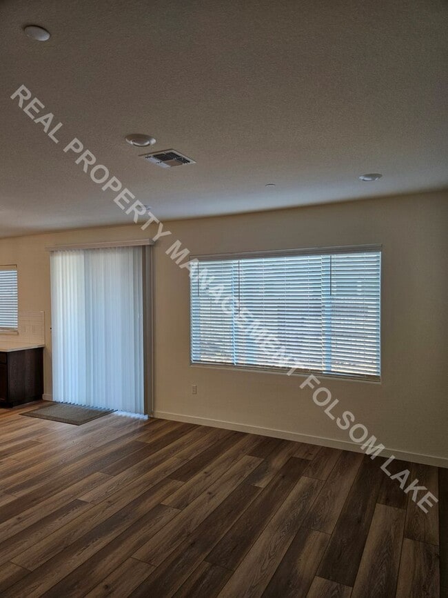 Building Photo - New 3bd 2.5ba home in the Riverblossom at ...