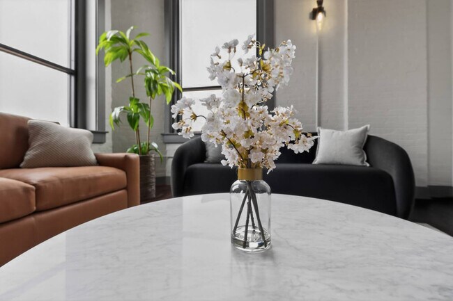 Building Photo - 21 E 15th St