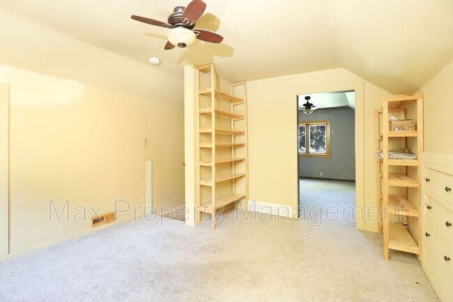 Building Photo - 660 27th St