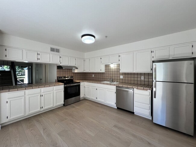 Building Photo - Spacious 2 Bed/2.5 Bath Napa Condo in Peac...