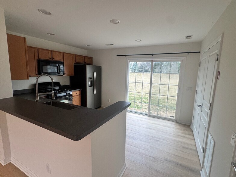 Building Photo - 1496 Artisan Ct