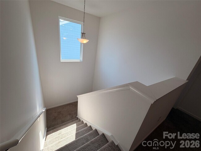 Building Photo - 242 Redondo Dr