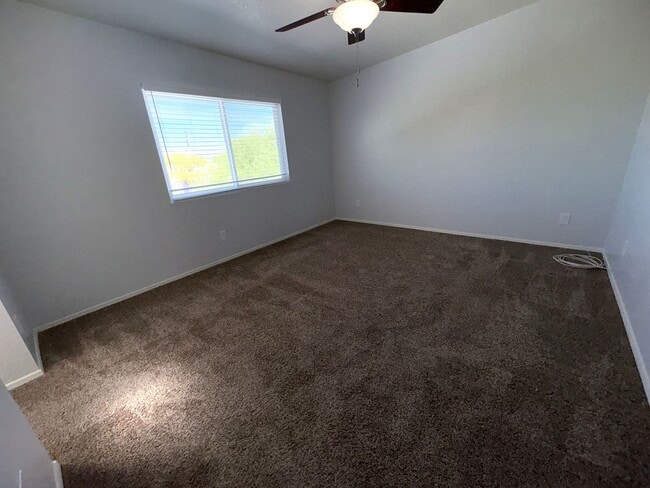 Building Photo - Beautiful eastside location